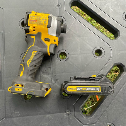 DEWALT Destornillador de impacto ATOMIC 20V MAX, BRUSHLESS XR (USADA FUNCIONANDO)
