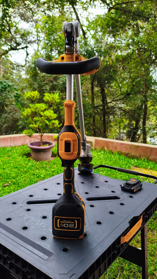 DEWALT Podadora inalámbrica 20V MAX XR  14" DCST922 (USADA COMO NUEVA)