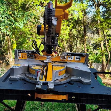 DEWALT Sierra ingletadora de 12", con doble bisel 14",  Tecnologia XPS. DWS780 (DE RETORNO SIN CAJA)