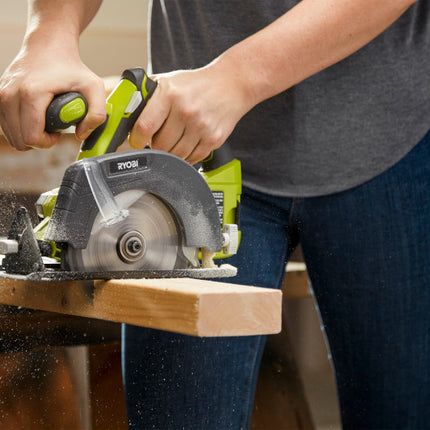 RYOBI Sierra circular inalámbrica ONE+ 18V, 5-1/2 (SOLO HERRAMIENTA) PCL500B
