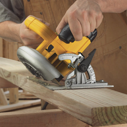 DEWALT Sierra circular 7-1/4, 1800 Watts DWE575