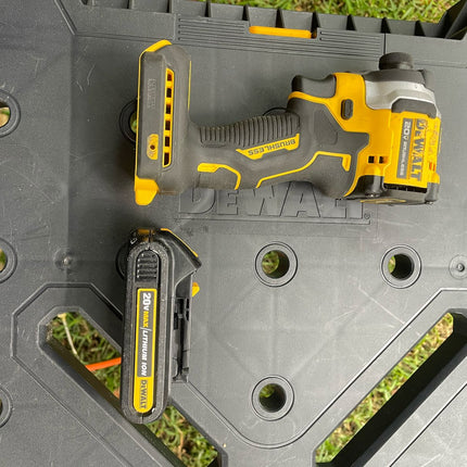 DEWALT Destornillador de impacto ATOMIC 20V MAX, BRUSHLESS XR (USADA FUNCIONANDO)