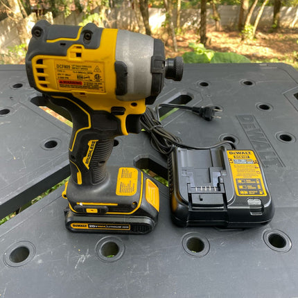 DEWALT Atornillador de impacto inalámbrico, Atomic 20V, 1/4", Brushless, bateria, cargador (Usado funcionando)