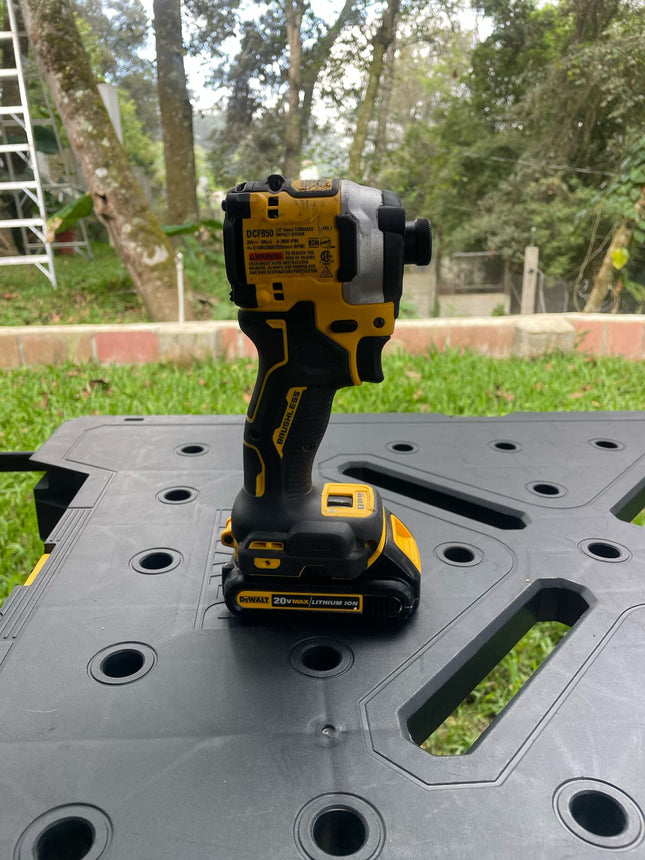 DEWALT Destornillador de impacto ATOMIC 20V MAX, BRUSHLESS XR (USADA FUNCIONANDO)