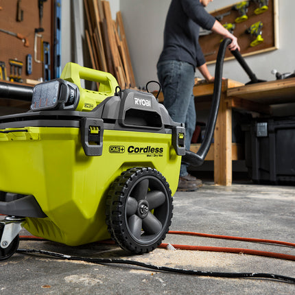 RYOBI Aspiradora inalámbrica seco/mojado ONE+ 18V, 6 GALONES P770 (SOLO HERRAMIENTA)