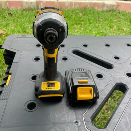 DEWALT Destornillador de impacto ATOMIC 20V MAX, BRUSHLESS XR (USADA FUNCIONANDO)