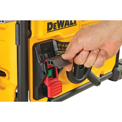 DEWALT Sierra de mesa de 15 Amp. y disco de 8-1/4" 1800W