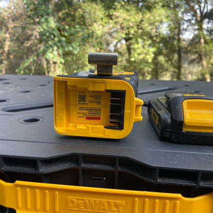 DEWALT Atornillador de impacto inalámbrico, Atomic 20V, 1/4", Brushless, bateria. (Usado funcionando)