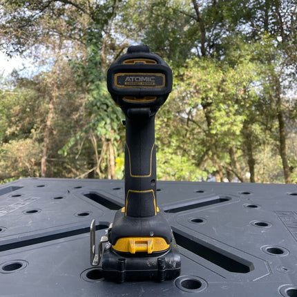 DEWALT Atornillador de impacto inalámbrico, Atomic 20V, 1/4", Brushless, bateria. (Usado funcionando)