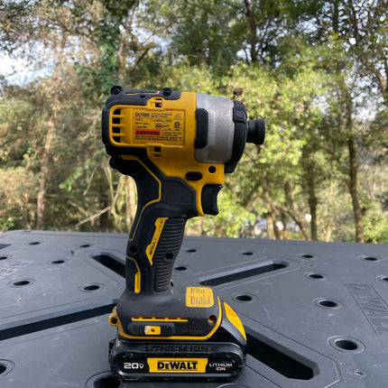 DEWALT Atornillador de impacto inalámbrico, Atomic 20V, 1/4", Brushless, bateria. (Usado funcionando)