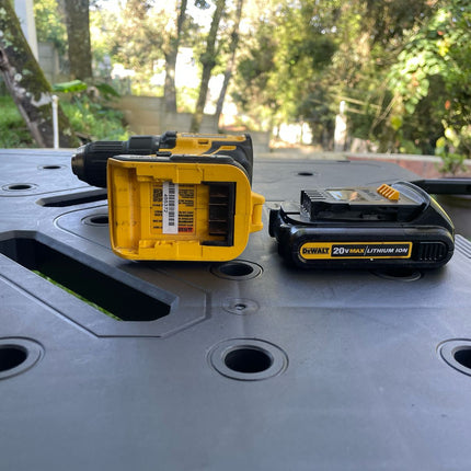 DEWALT Taladro inalámbrico ATOMIC  BRUSHLESS 20V MAX de 1/2", 2 velocidades + bateria (Usado funcionando)