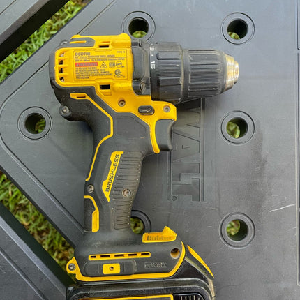 DEWALT Taladro inalámbrico ATOMIC  BRUSHLESS 20V MAX de 1/2", 2 velocidades + bateria (Usado funcionando)