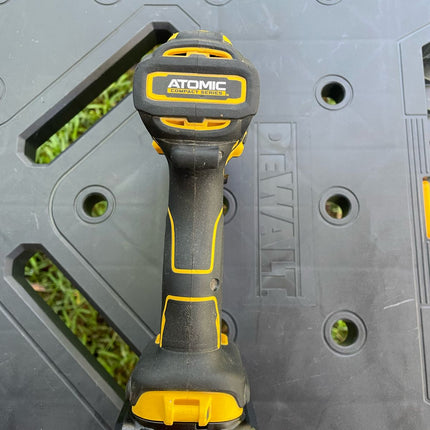 DEWALT Taladro inalámbrico ATOMIC  BRUSHLESS 20V MAX de 1/2", 2 velocidades + bateria (Usado funcionando)