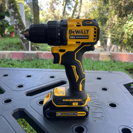 DEWALT Taladro inalámbrico ATOMIC  BRUSHLESS 20V MAX de 1/2", 2 velocidades + bateria (Usado funcionando)