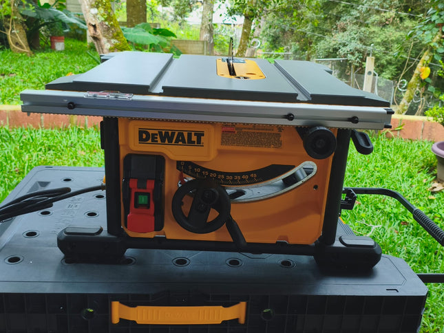 DEWALT Sierra de mesa portatil de 8-1/4 pulgadas, 15 Amp. DWE7485 (NUEVA SIN GUIA LATERAL)