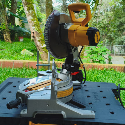 DEWALT Sierra ingletadora de 10 pulgadas, 15 Amp. 5000RPM, 1600W, SIN CAJA DWS713