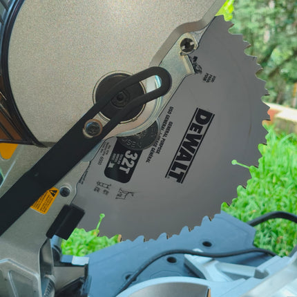 DEWALT Sierra ingletadora de 10 pulgadas, 15 Amp. 5000RPM, 1600W, SIN CAJA DWS713